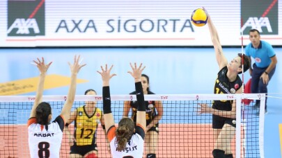 VakıfBank set vermeden kazandı