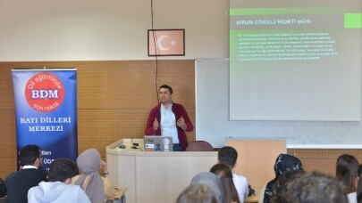 Yurt dışında eğitim, staj ve gönüllülük semineri SAÜ’de konuşuldu