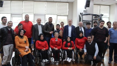 Alişan’dan görme engellilere anlamlı destek