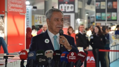 Arınç: “Nobel Edebiyat Ödülü bir haine verilmiştir”