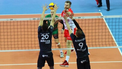 Avrupa Erkekler CEV Kupası: Arkas: 3 - Dinamo Bükreş: 1