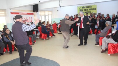 Balıkesir Huzurevi sakinlerine yılbaşı konseri