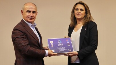Başkan Akgün, şampiyonları tebrik etti
