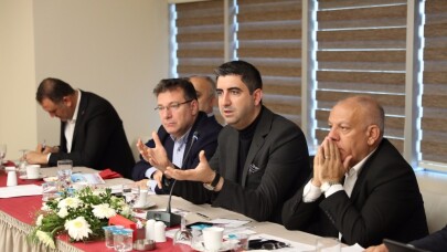 Başkan Gökhan Yüksel Kartal’ın muhtarları ile bir araya geldi
