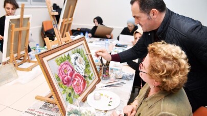 Başkan Yıldız kursiyerlerle birlikte resim yaptı