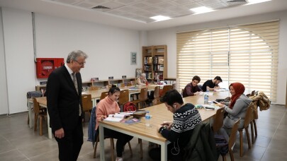 Başkan Yüce, Serdivan Fikir Sanat Akademisi’ni ziyaret etti