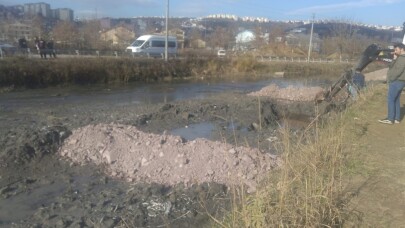 Boru hattında meydana gelen yakıt sızıntısı temizlendi