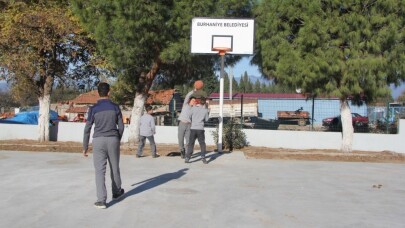 Burhaniye Belediyesi öğrencileri spora özendiriyor