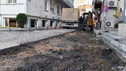 Çekirge’de kaldırımlar genişliyor