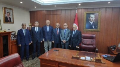 Çorumlular Bergama Kaymakamı Kaşıkçı’yı ziyaret etti