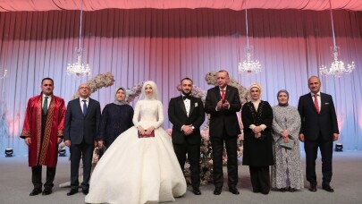 Cumhurbaşkanı Erdoğan, Bakan Turhan’ın oğlunun nikah şahidi oldu