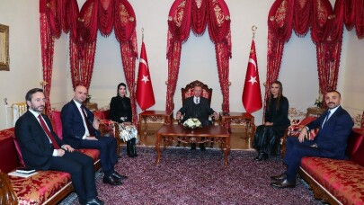 Cumhurbaşkanı Erdoğan, sanatçı Hande Yener ve Demet Akalın’ı kabul etti