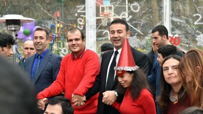 Engelliler yeni yıl öncesi gönüllerince eğlendiler