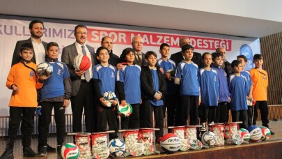 Eyüp Sultan Belediyesi’nden okullara spor malzemesi desteği