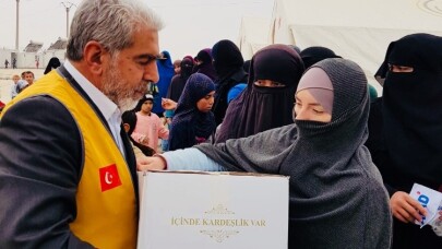 İdlib’e gıda ve giyim tırı