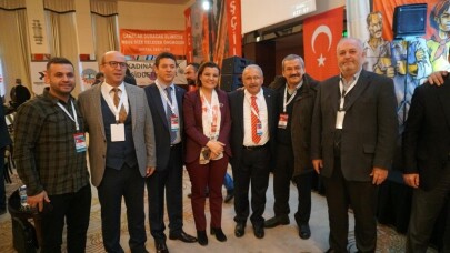 İşçilerden Başkan Hürriyet’e emek ödülü