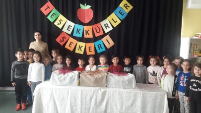 Isparta’daki miniklerden Kocaeli’deki kardeşlerine hediye