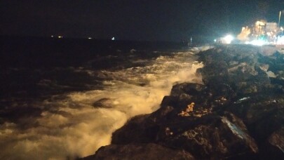 İstanbul’da şiddetli lodos seferleri iptal ettirdi