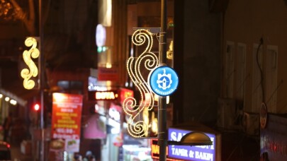 İzmit’in işlek caddesi ışıl ışıl oldu
