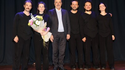 Kafkas Tebeşir Dairesi Mudanya’da sahnelendi