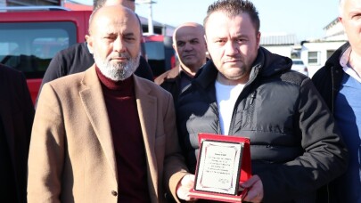 Kahraman şoföre dolmuş durağı yönetiminden ödül