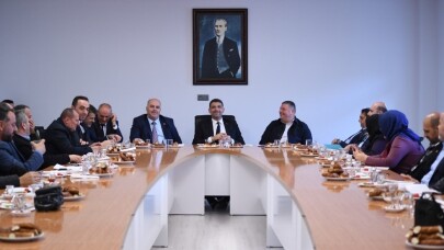 Kocaman, muhtarları belediyede ağırladı