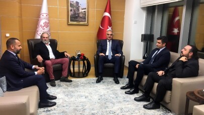 Kültür ve Turizm Bakanı Ersoy, Emmy Ödüllü Haluk Bilginer’i tebrik etti