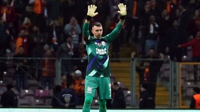 Maç sonu Muslera’dan 3’lü