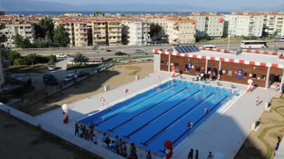 Mudanya Belediyesi, Büyükşehir’in yüzme havuzunu kapattırdı