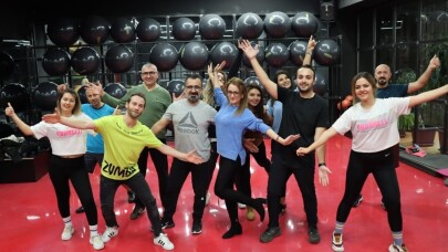 Obeziteye zumba yaparak dikkat çektiler