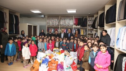 Öğrencilerden mağazaya destek