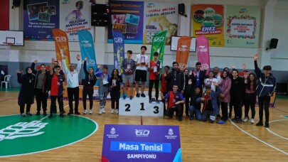 Pinpon topunu takip etmekte zorlandılar