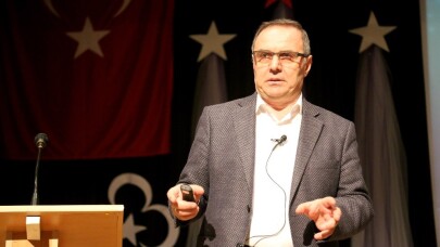 Prof. Dr. Adnan Ömerustaoğlu: “Daha kaliteli düşünmek için yeterli kelime bilgisine sahip olmalıyız”