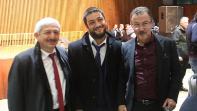 Sanatçı Şükriye Tutkun, Eyüpsultan’da engellilerle birlikte türkü söyledi