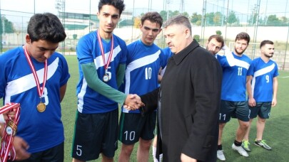 SAÜ’de, futbol turnuvası düzenlendi