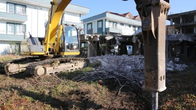 Serdivan’da metruk yapılara geçit yok