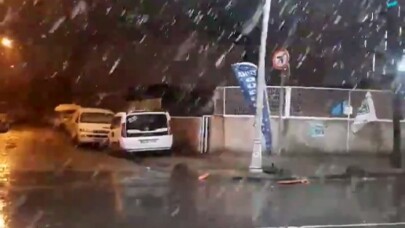 Sultangazi’de kar yağışı