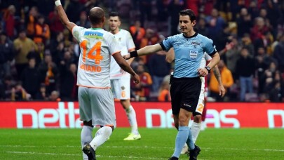 Süper Lig: Galatasaray: 1 - Aytemiz Alanyaspor: 0 (İlk yarı)