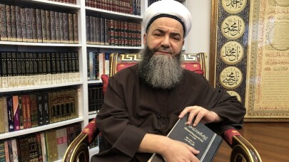 "Vahiyi inkar eden Kur’an-ı Kerim ile alay eden adama müslüman mı diyeceğiz"