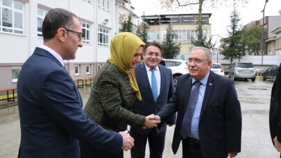 Vali Nayir Adapazarı Mesleki ve Teknik Lisesi öğrencileriyle bir araya geldi