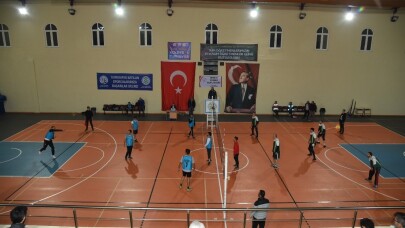 Voleybol Turnuvasında Şampiyon Dursunbey MTAL  Oldu