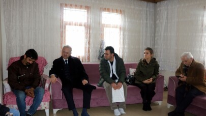 Yangında çocuklarını kaybeden aileye İl Sağlık Müdürü’nden ziyaret