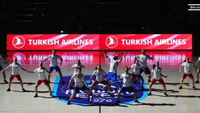 Anadolu Efes’in maçında gerçekleşen ’Kan Kanseri Mücadele Dansı’ büyük alkış topladı