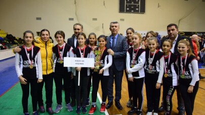 Balıkesir’de başarılı okul sporcularına ödülleri törenle verildi