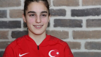 Beyza Kara: "Ay-yıldızlı formayı giymek büyük bir onur"