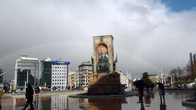 Boğaz’da oluşan gökkuşağı hayran bıraktı