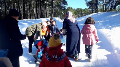Burhaniyeli öğrenciler kar görmek için Kazdağına gitti