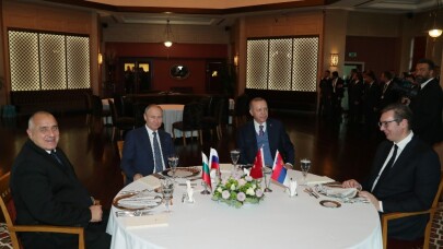 Cumhurbaşkanı Erdoğan, liderleri yemekte ağırladı