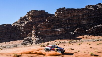Dakar Rallisi’nde Carlos Sainz liderliği ele geçirdi