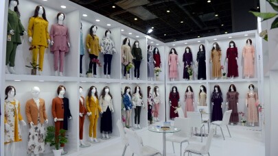 El yapımı bebek ayakkabıları ve tek seferde kapanan bebek arabası görücüye çıktı
